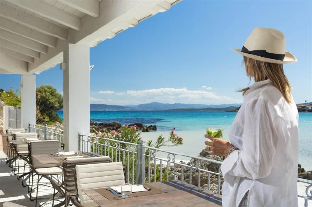 Gabbiano Azzurro Hotel & Suites Sardegna � RistoBar at the beac