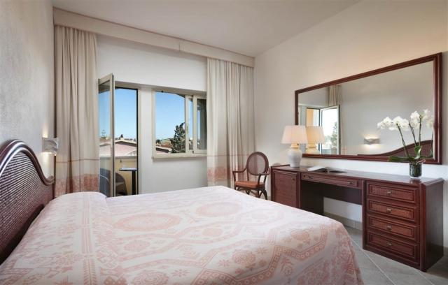Classic-Room-Gabbiano-Azzurro-Hotel-Suites-Sardegna-web.jpg