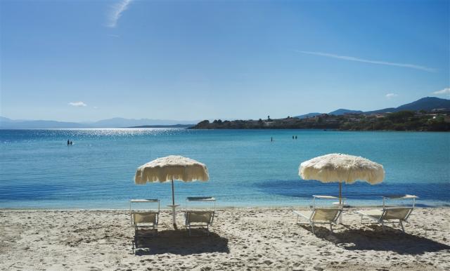 Gabbiano Azzurro Hotel & Suites Sardegna � private beach 2.jpg