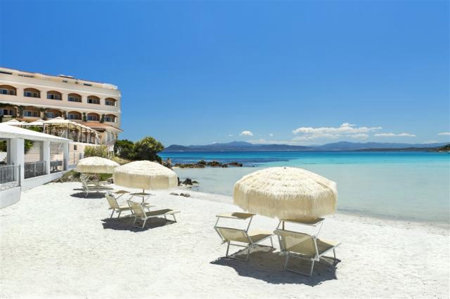 Gabbiano Azzurro Hotel & Suites Sardegna � private beach.jpg