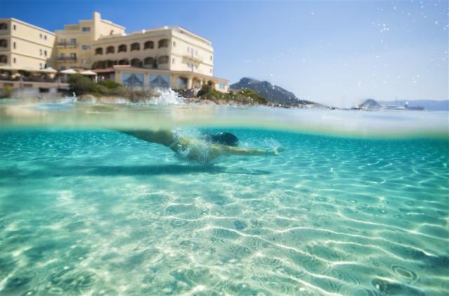 Gabbiano Azzurro Hotel & Suites Sardegna � private beach 3.jpg