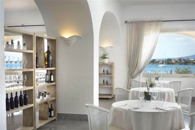 White Restaurant - Gabbiano Azzurro Hotel & Suites Sardegna.jpg