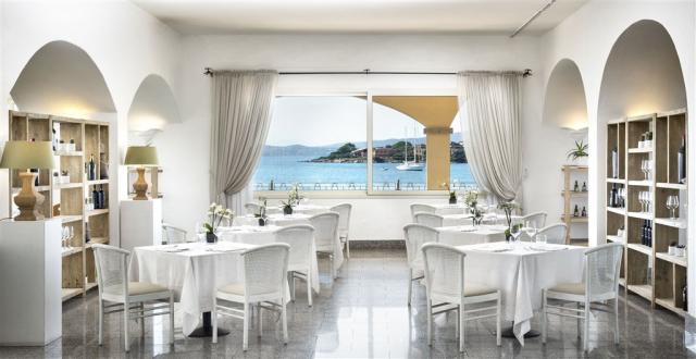 White Restaurant 2 - Gabbiano Azzurro Hotel & Suites Sardegna.j