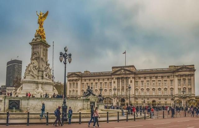 buckingham-palace-3932671_1920