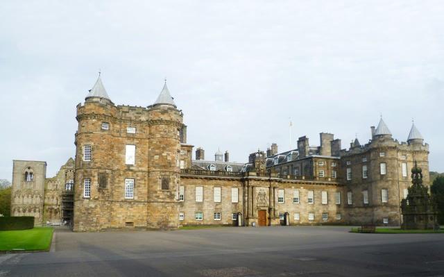 001168_Holyrood palace