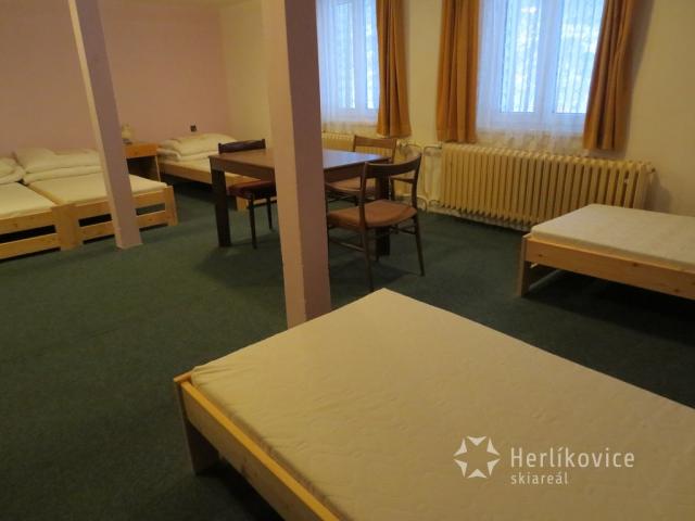 ubytovna_5-6_luzkovy_pokoj_herlikovice