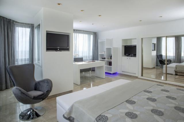Junior Suite - The Level