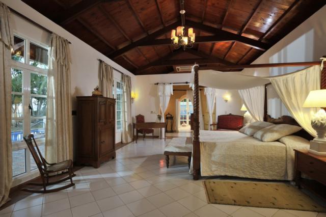 Royal Service Suite