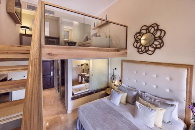 Grand Palladium Palace Resort Spa & Casino