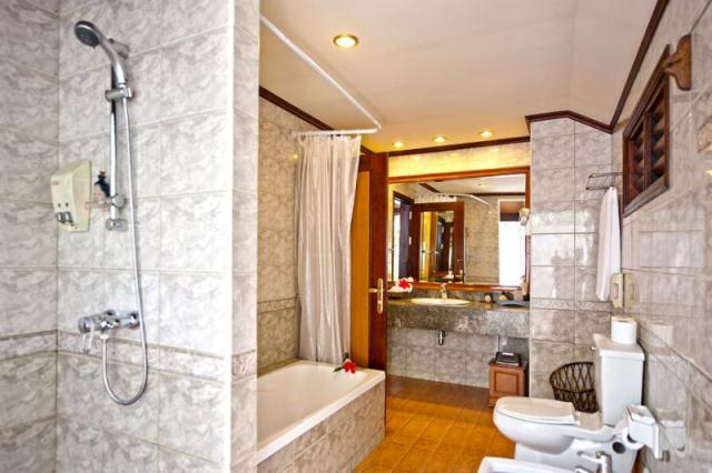 Royal Island Resort & Spa