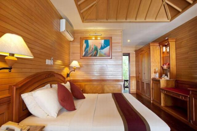 Royal Island Resort & Spa