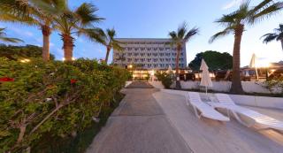 Anitas Beach Club
