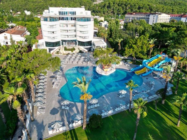 Catamaran Resort