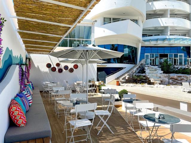 Catamaran Resort