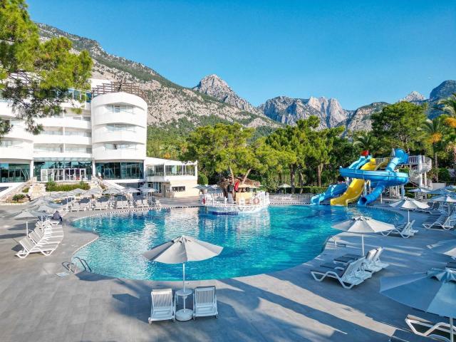 Catamaran Resort