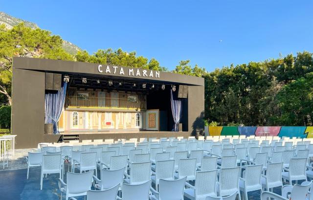 Catamaran Resort