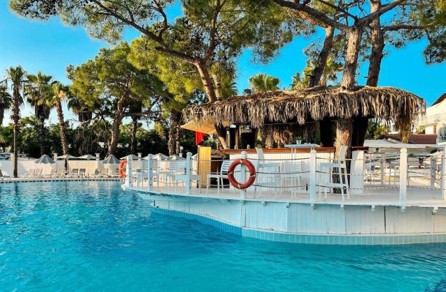 Catamaran Resort