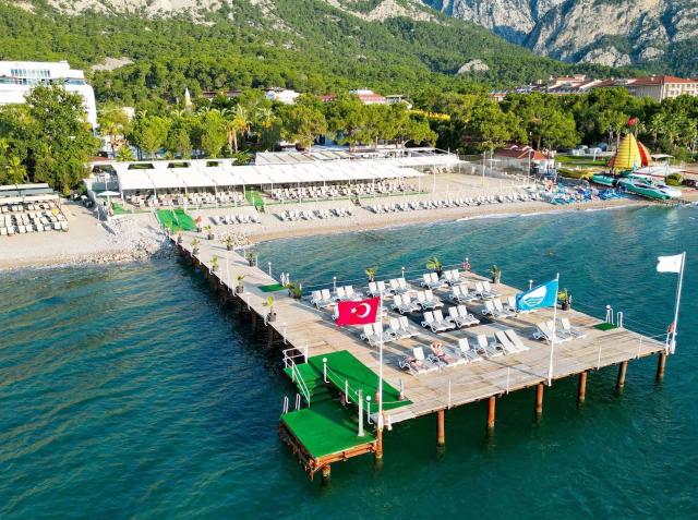 Catamaran Resort