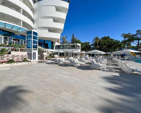 Catamaran Resort