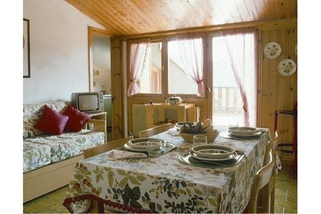 ALASKA_FOLGARIA_LAV_SS_05.JPG
