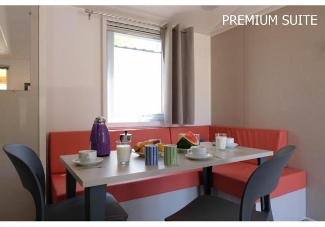 Z_HAPPY_PREMIUM_SUITE_02.JPG