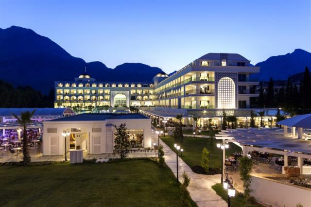 Karmir resort
