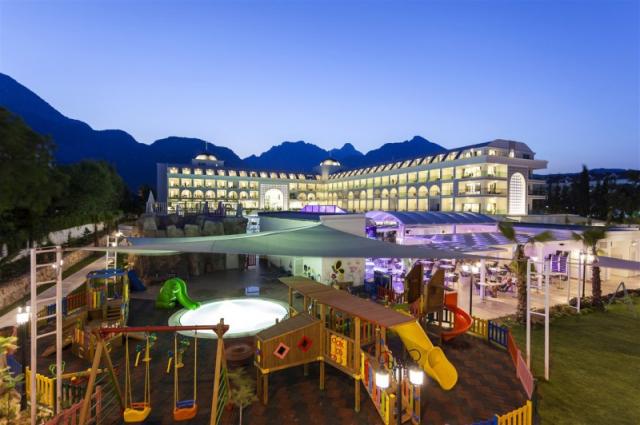 Karmir resort