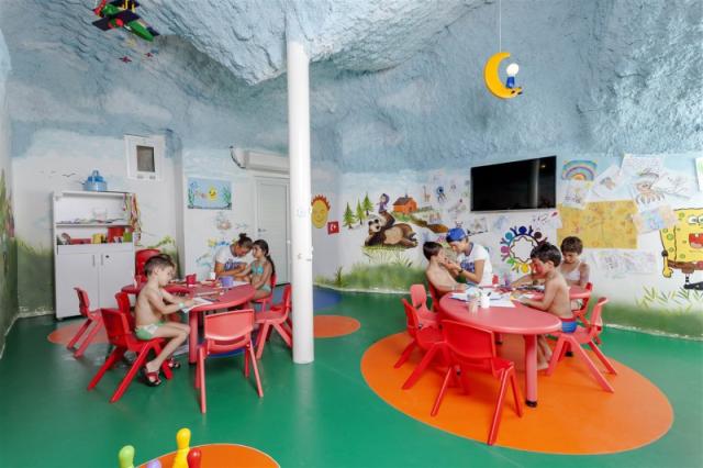 Karmir resort