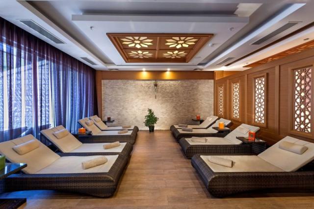 Karmir resort