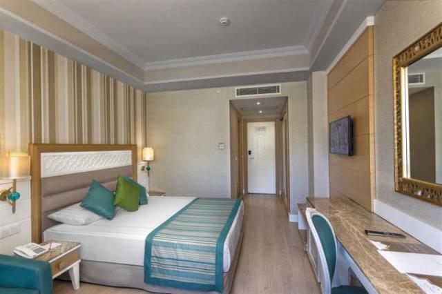 Karmir resort