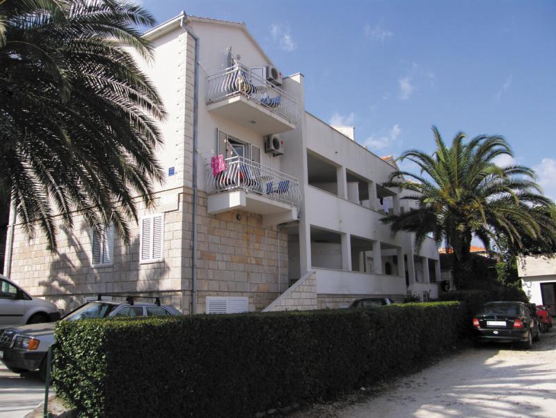 Aparthotel Ina