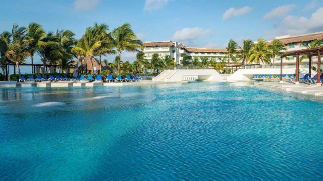 Blue Bay Grand Esmeralda