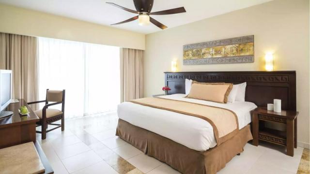 Blue Bay Grand Esmeralda