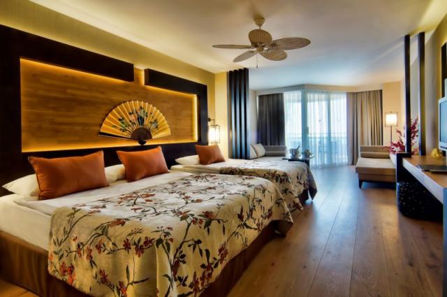 Limak Lara De Luxe Hotel & Resort