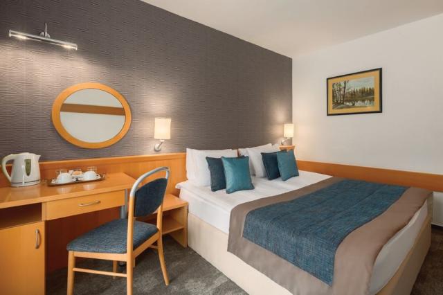 2lůžkový pokoj STANDARD, Ramada Resort Kransjka Gora, Slovinsko