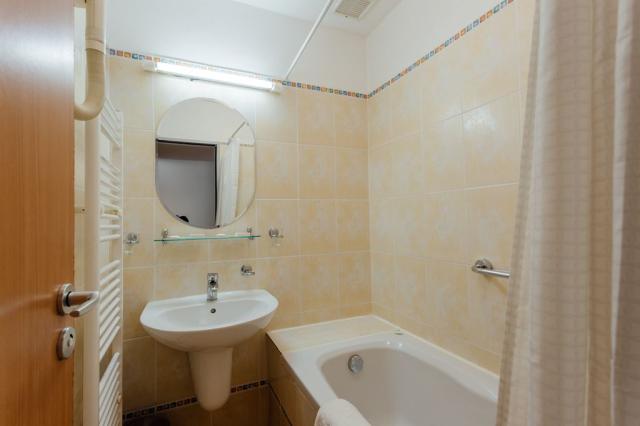 pokoj basic v 3* části hotelu