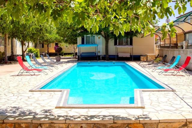 Rodinné apartmány a mobilní domky Bonaca, Vodice, Dalmácie, Cho