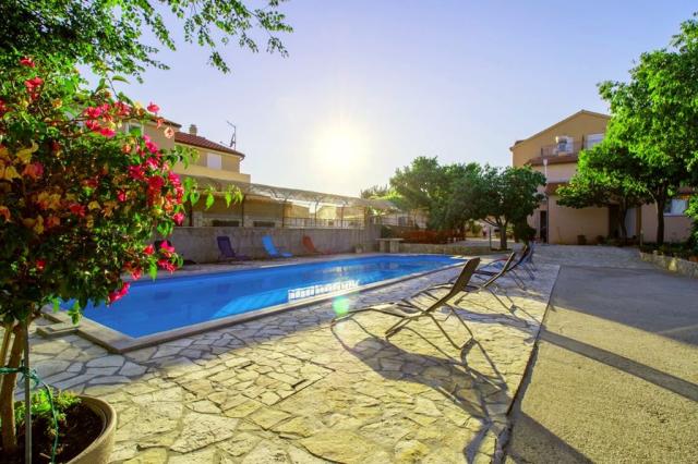 Rodinné apartmány a mobilní domky Bonaca, Vodice, Dalmácie, Cho