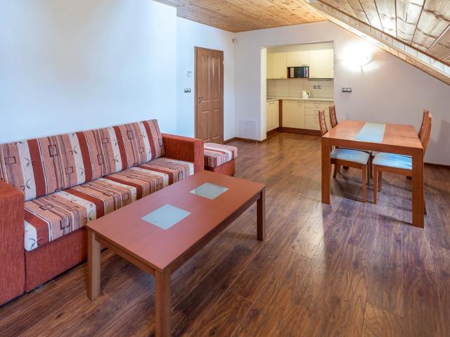 Apartmán č. 8 - obývací část s kuchyňským koutem