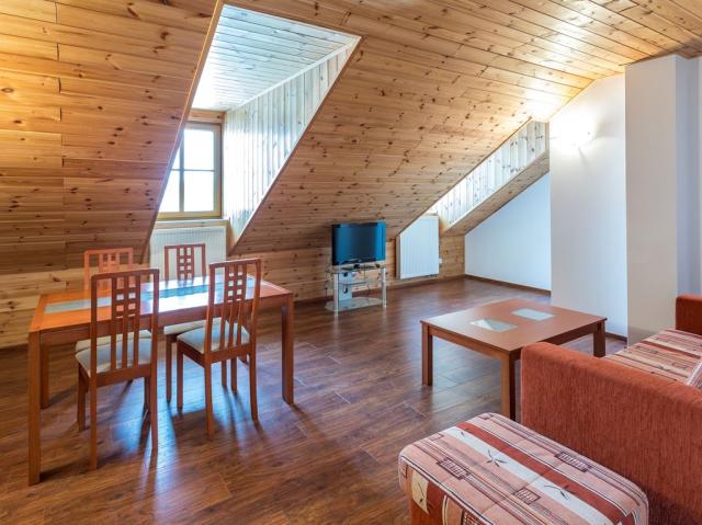 Apartmán č. 8 - obývací část s kuchyňským koutem