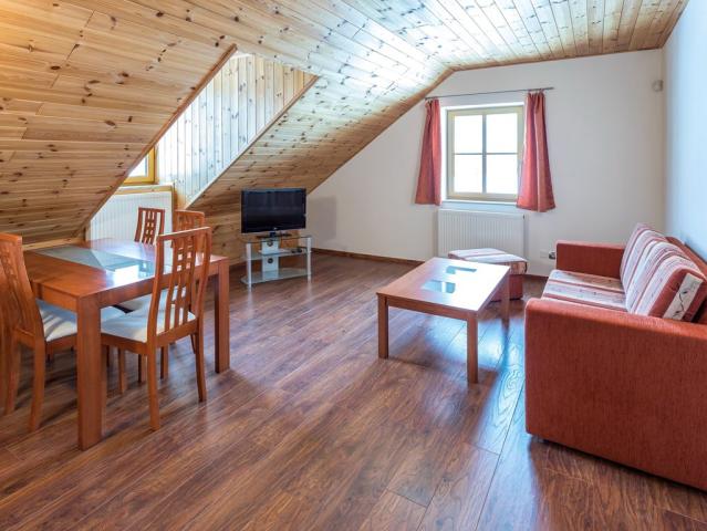 Apartmán č. 9 - obývací část s kuchyňským koutem