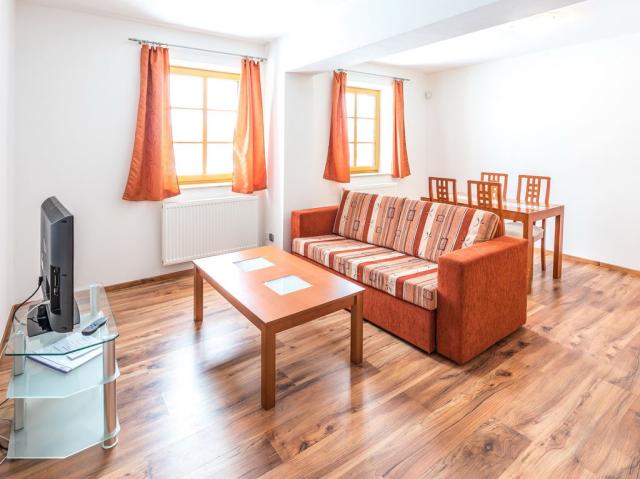 Apartmán č. 2 - obývací pokoj s kuchyňským koutem