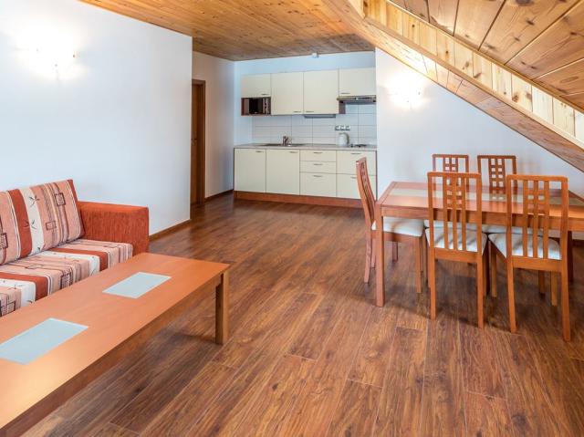 Apartmán č. 9 - obývací část s kuchyňským koutem
