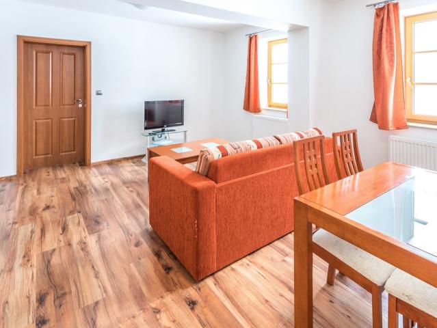 Apartmán č. 2 - obývací pokoj s kuchyňským koutem