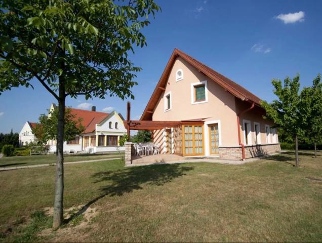 Kehida Termal Holiday Village, Kehidakustany, Termální lázně, M