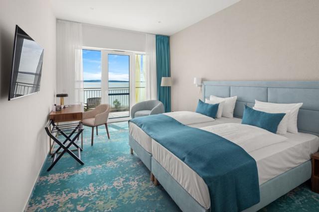 2lůžkový pokoj s výhledem na jezero, Hotel Sirius, CK 