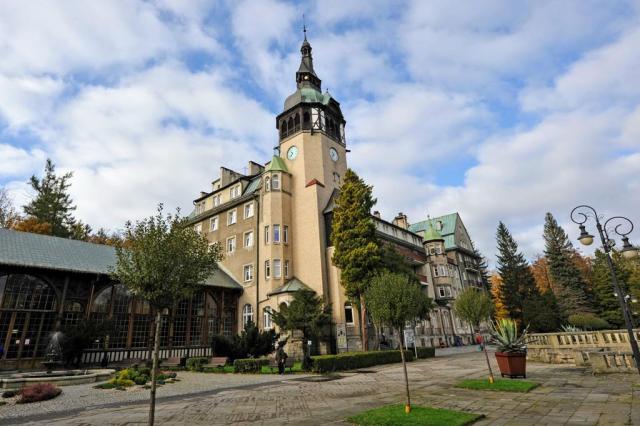 lázeňský dům Dom Zdrojowy, lázně Uzdrowisko Świeradów,  cestovn