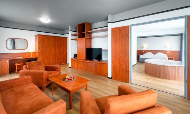 VIP Apartmán se soukromou vířivkou, Hunguest Hotel Buk West Win