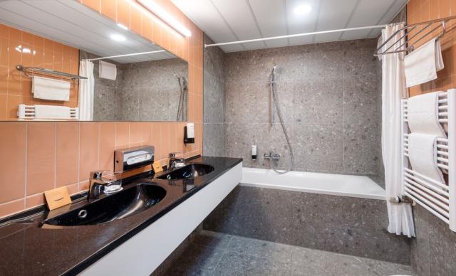 Rodinný pokoj (dva propojené pokoje Superior), Hunguest Hotel B
