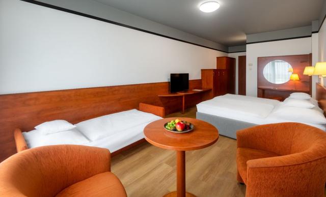 2lůžkový pokoj s přistýlkou, Hunguest Hotel Buk West Wing, CK 